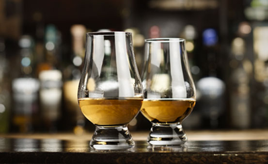glencairn_two_glasses_espirits_cz